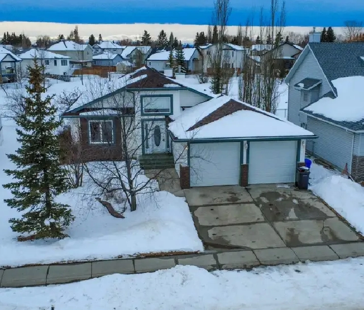 Bungalow in Olds, 3 bed, 3 bath
