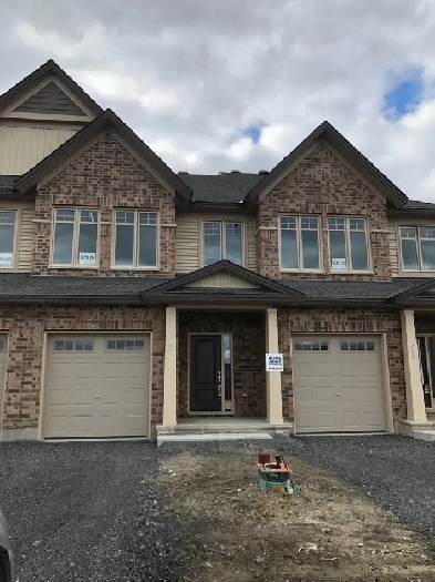 3 bedroom town house in Findlay creek Image# 6