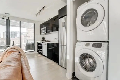 Free utilities - Modern downtown 2 bedroom condo Image# 3