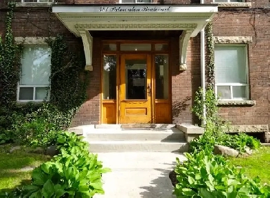 Annex Bright 1 Bdrm/Patio on Palmerston Blvd. Image# 3