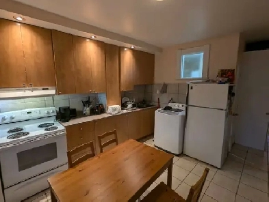 Grand 5 ½ à louer. Métro Jolicoeur. 1 avril ou 1 mai. Image# 3