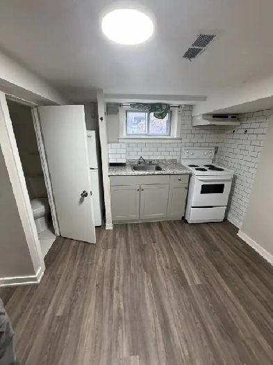 Bachelor Unit in Corso Italia  Immediately Available Image# 3