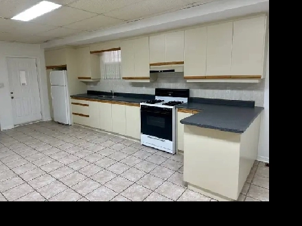 Large 2 Bedroom Bsmt – Utilities & Parking – Dufferin/Eglinton Image# 7