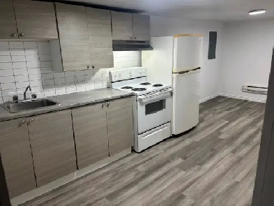 4 1/2proche métro VIAU avec 4 électros,eau chaude, parking etnet Image# 6