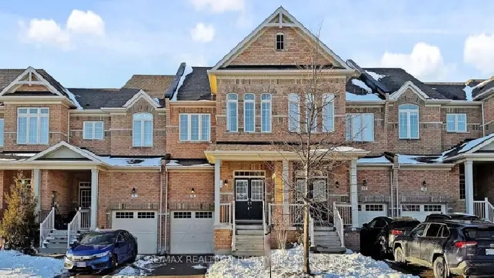 AURORA TOWNHOUSE FOR SALE $999,000