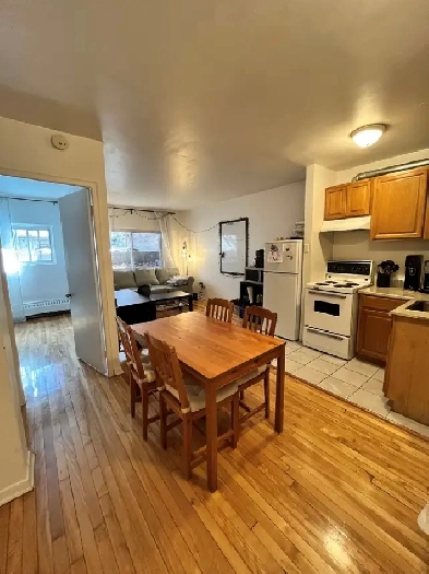 Beau 3½ 1er AVRIL - CDN - près UdeM, Poly, SITUÉ DEMI SOUS-SOL