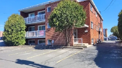 3 1/2 rénové disponible 1er Juillet rue Viger, Granby