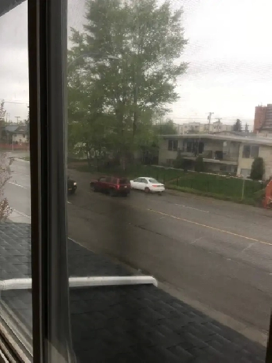 All utilities included/ 36 st & 17 ave SE/ 15 min Downtown