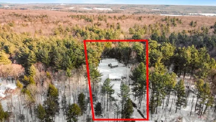 Fermette à vendre dans la montagne de Rigaud