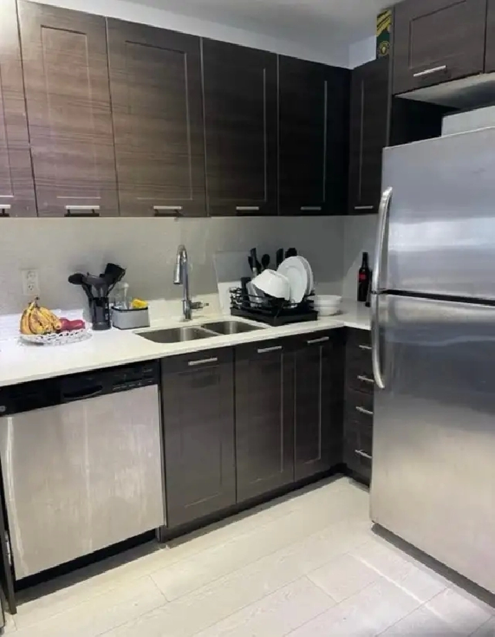 Condo for rent -  Bathurst and Lakeshore Rd.