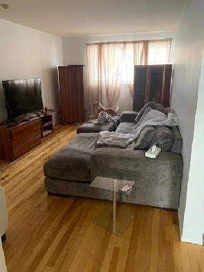 Longueuil, Fréchette grand 41/2 au demi sous-sol