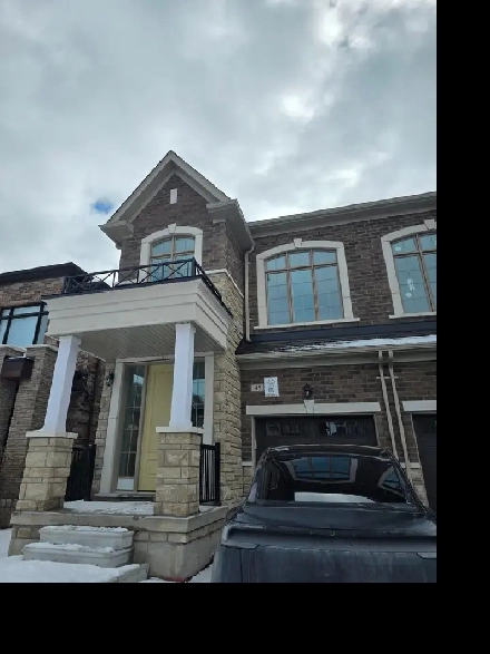 New 4-Bed House   Yard/Garage/Bsmt/AC/Laundry Incl (Auckland Dr)