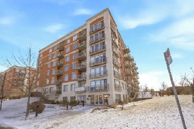 3 Bedrooms, 2 bathroom Condo for rent