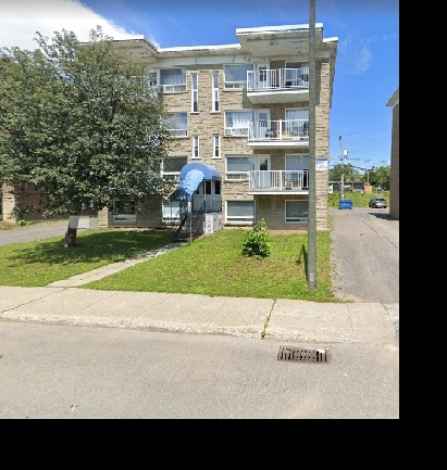 Grand 4 1/2 au 5060 5e Ave Est. Juillet WIFI inclus