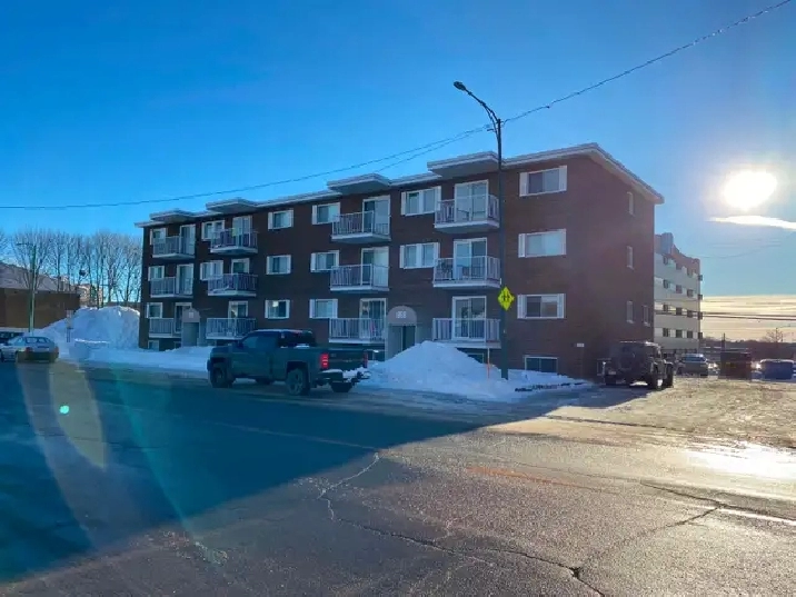 2 1/2 à Ste-Foy Emplacement de choix pour JUILLET