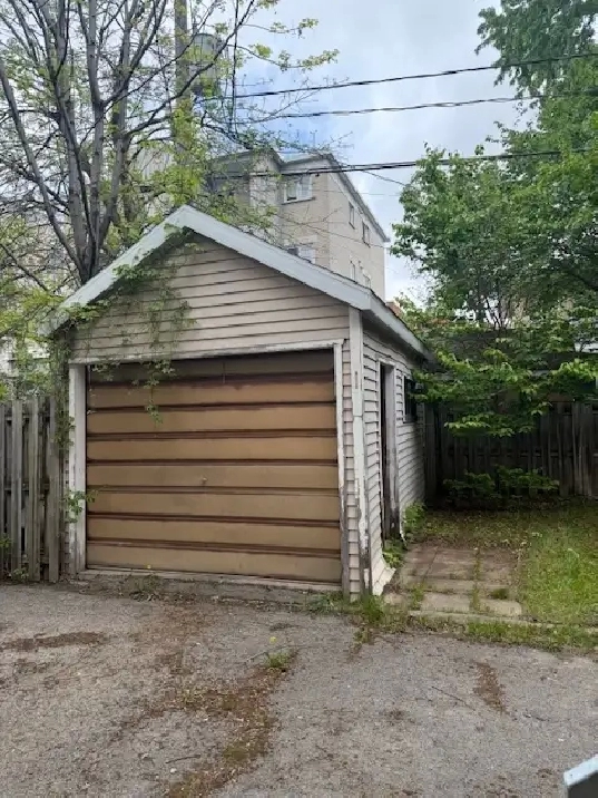 Garage à louer pour entreposage 10X15 Libre