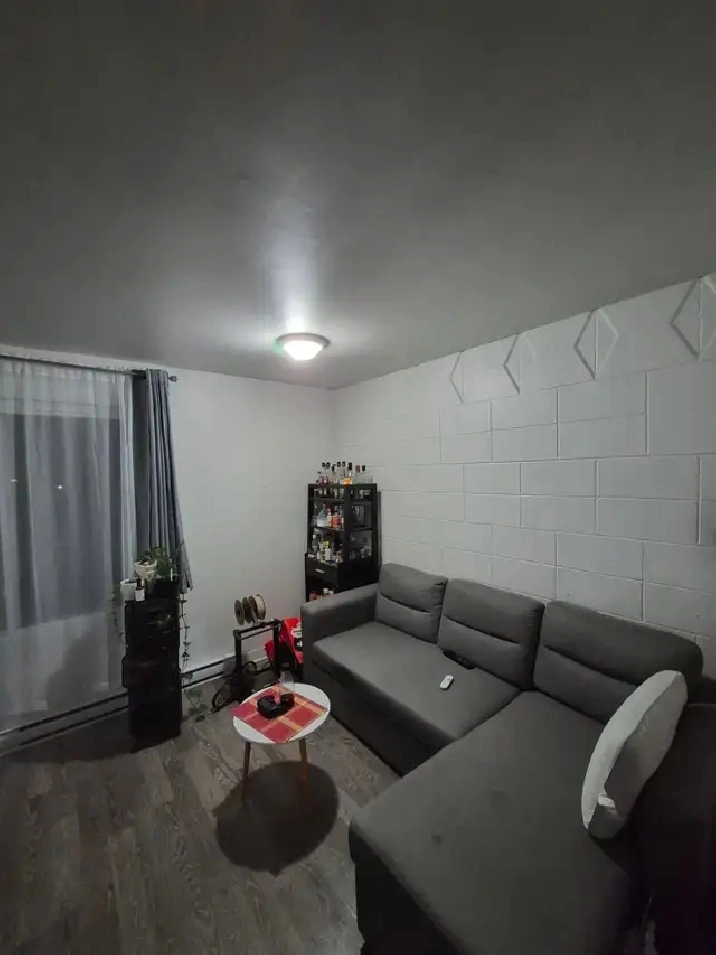 2 1/2 À Ste-Foy Sur Étage avec Piscine intérieure pour JUILLET