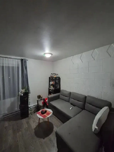 2 1/2 À Ste-Foy Sur Étage avec Piscine intérieure pour JUILLET