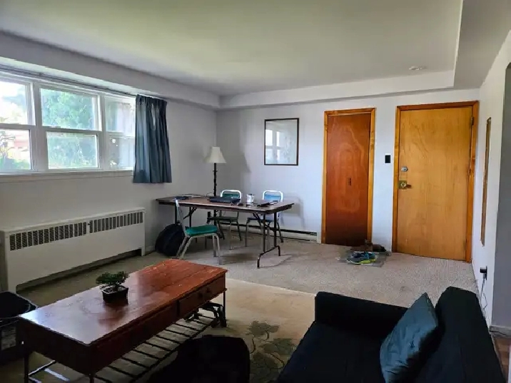 Two bedroom apartment walking distance to Queen's and SLC