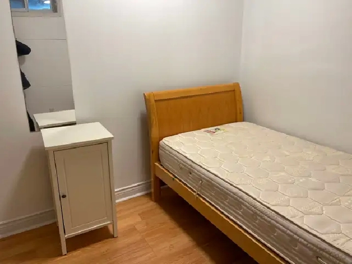 Bayview subway  Basement  rooms for rent  ALL INCLUSIVE!