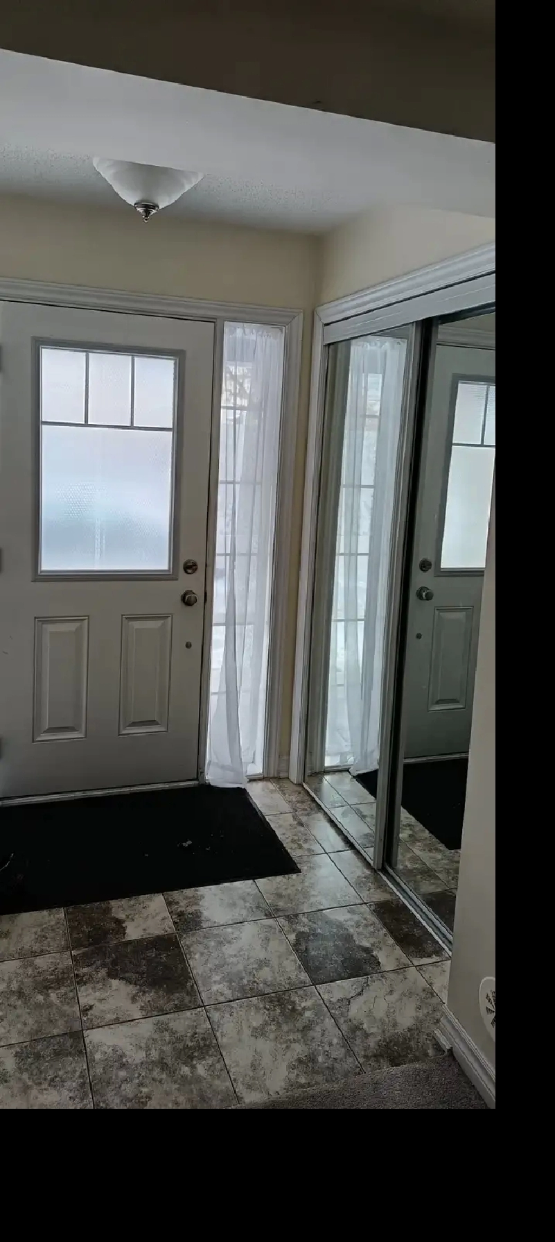 End unit townhouse available now in Kanata/Stittsville