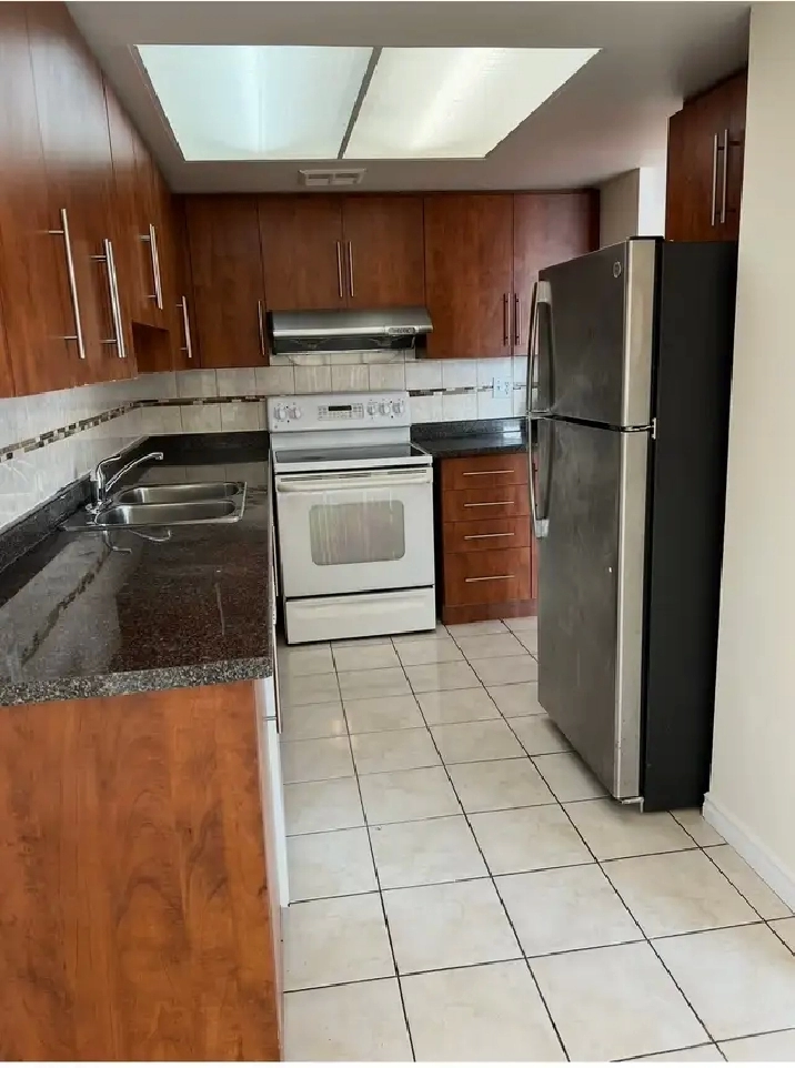 2 Bedrooms condo for rent on Kipling & Steels