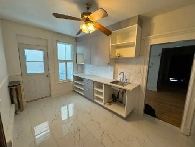 Parc-Extension 5.5 rental / Appartement 5.5 à Louer