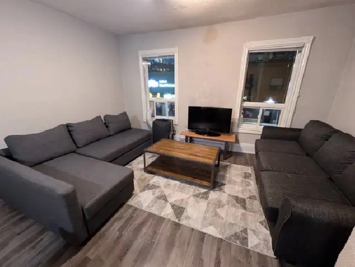 Furnished Room Near University of Toronto, TMU and TTC Subway