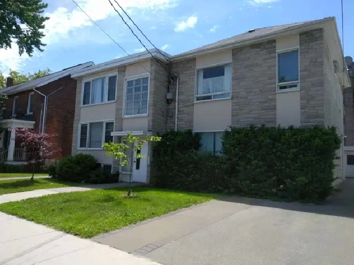 Two bedroom for May near Queen's