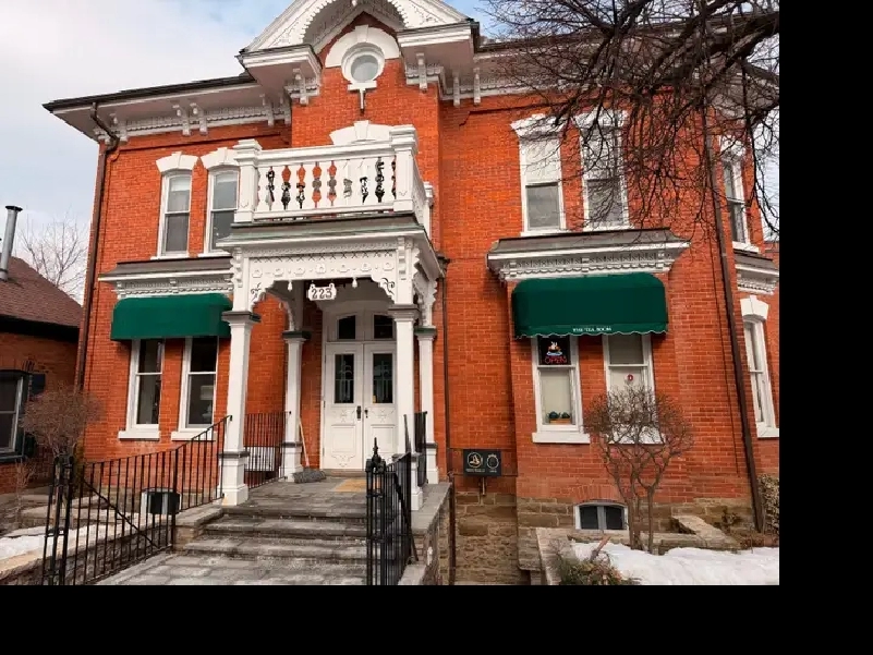 Private Loft For Lease in the Heart of Streetsville!