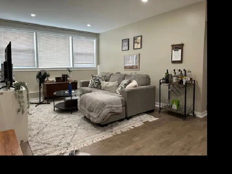 TWO BEDROOM APARTMENT WITH PARKING CLOSE TO DOWNTOWN OTTAWA