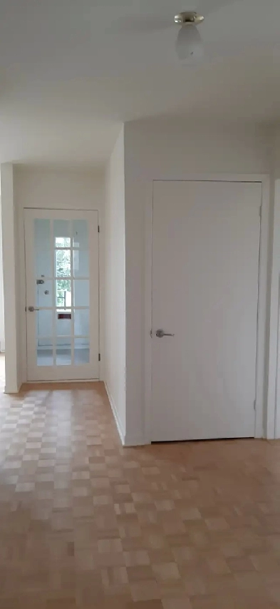 5 1/2, 1er étage triplex, Vieux-Longueuil, libre 1er juillet