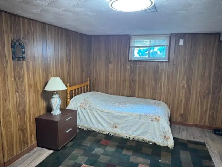 MOVE NOW-LARGE BEAUTIFUL ROOM - STEELES & YONGE