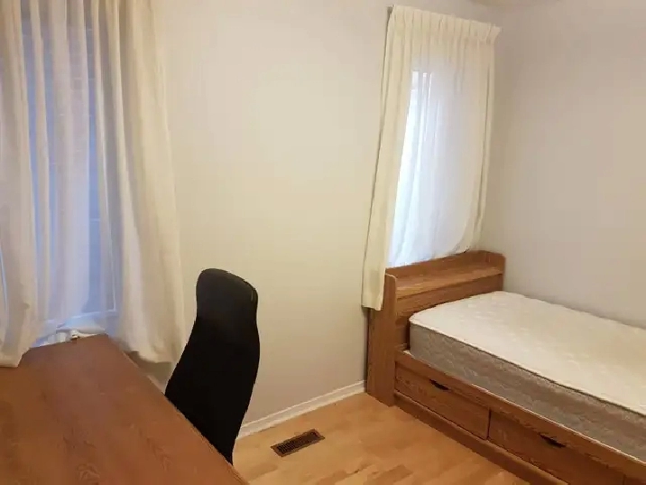 Ground Fl Room for Rent near UTSC/ Centennial Morningside