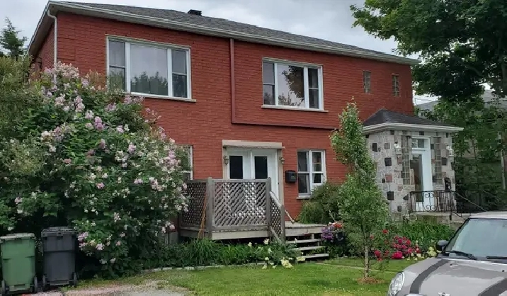 6 1/2 - VIEUX NORD - 2e étage d'un duplex