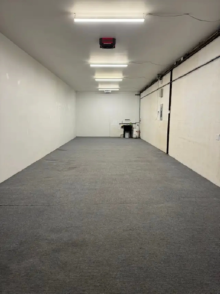 Garage / Entrepôt / Bureau