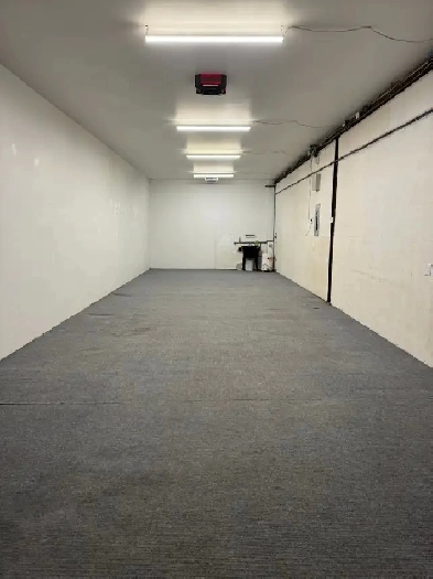 Garage / Entrepôt / Bureau