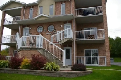 4 1/2 1 er plancher-garage chauffé-disp.mai-juin-vue sur boi...