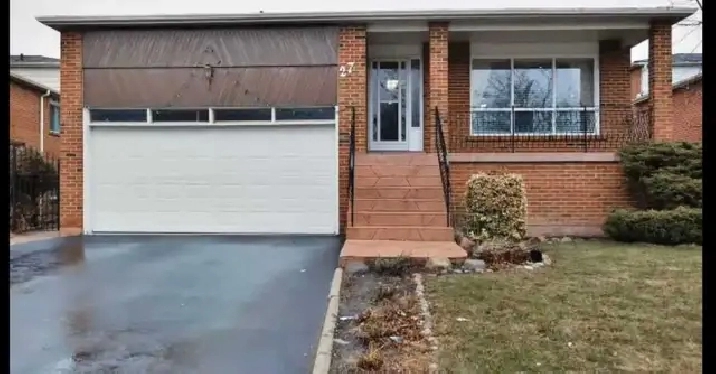 UPPER LEVEL SPACIOUS PRIVATE ROOM - 1St APRIL -GIRLS ONLY