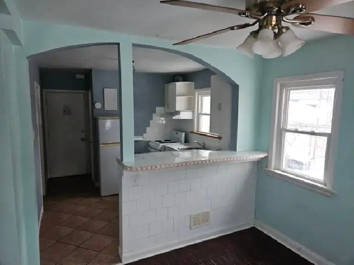 All inclusive 2 bedrooms Apt. CLEAN and quiet, available for May