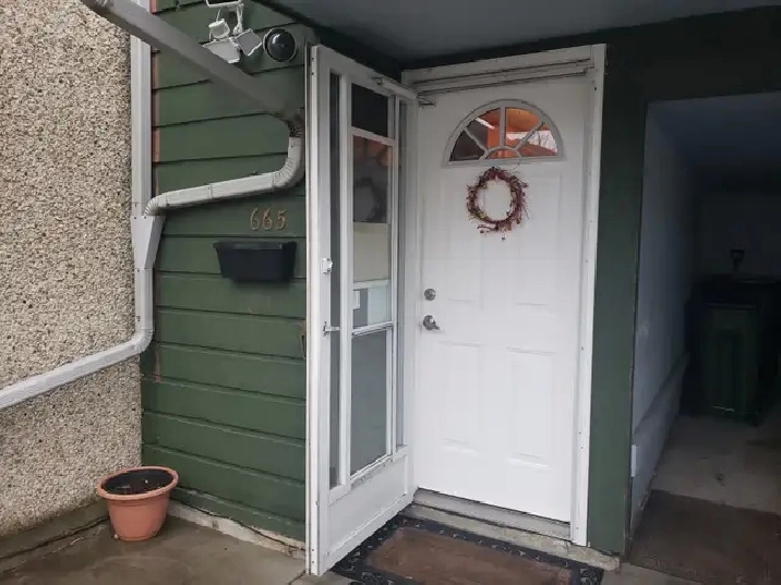 4 Bed x 2 Bath Townhouse for Rent with 2 parking spaces