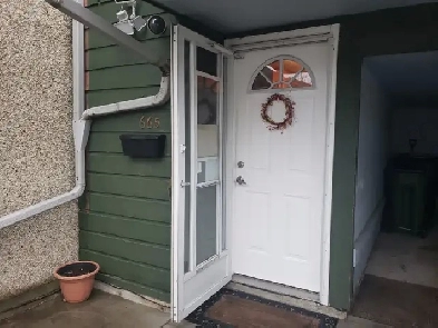 4 Bed x 2 Bath Townhouse for Rent with 2 parking spaces