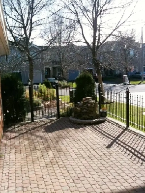 Beautiful 3 Bedroom End Unit Townhouse Silver City Location