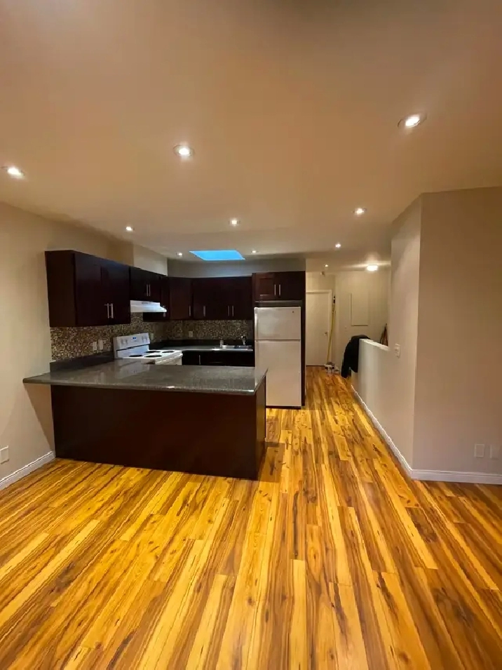 Two Bedroom Unit Mount Pleasant and Eglinton