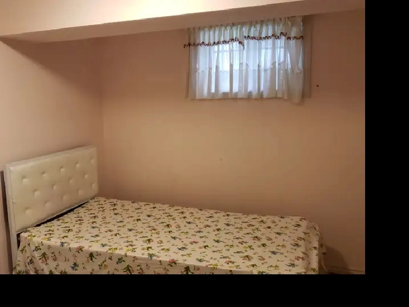 Room for rent near Eglinton/Midland