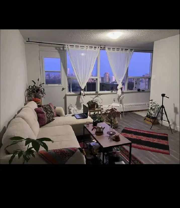 For sublet : Furnished Studio in Midtown Toronto