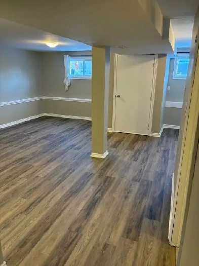 Newly Updated 2 Bedroom/ 1 Full Bathroom Close to Park!