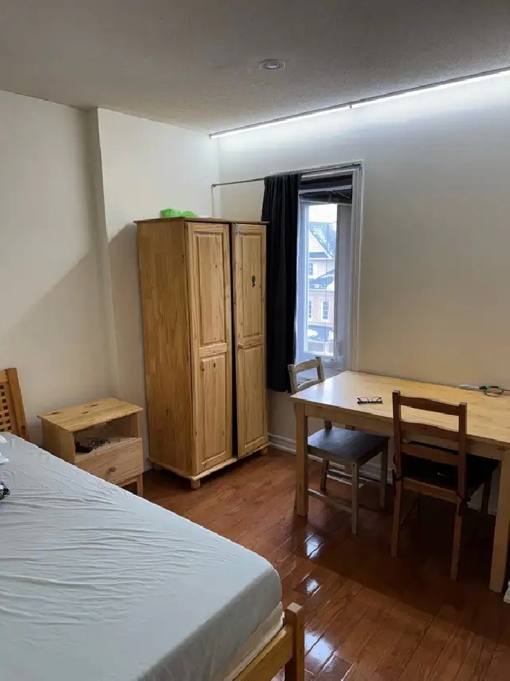 Rooms for rent in York University village