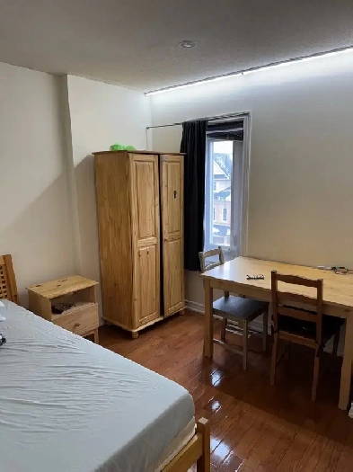 Rooms for rent in York University village