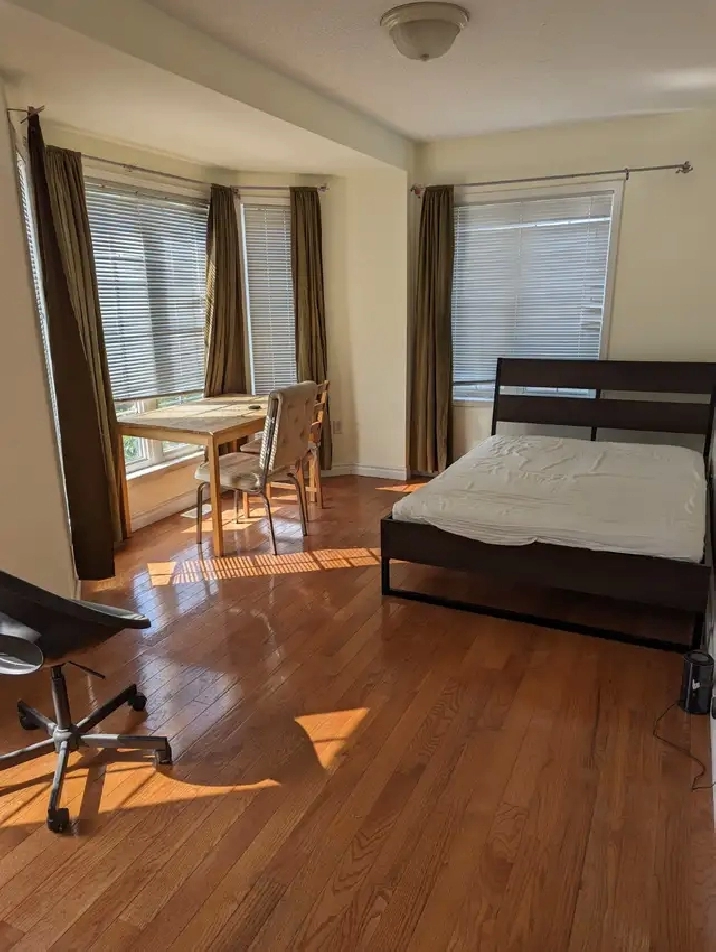 Multiple Rooms Private Bath Balcony Parking @York University